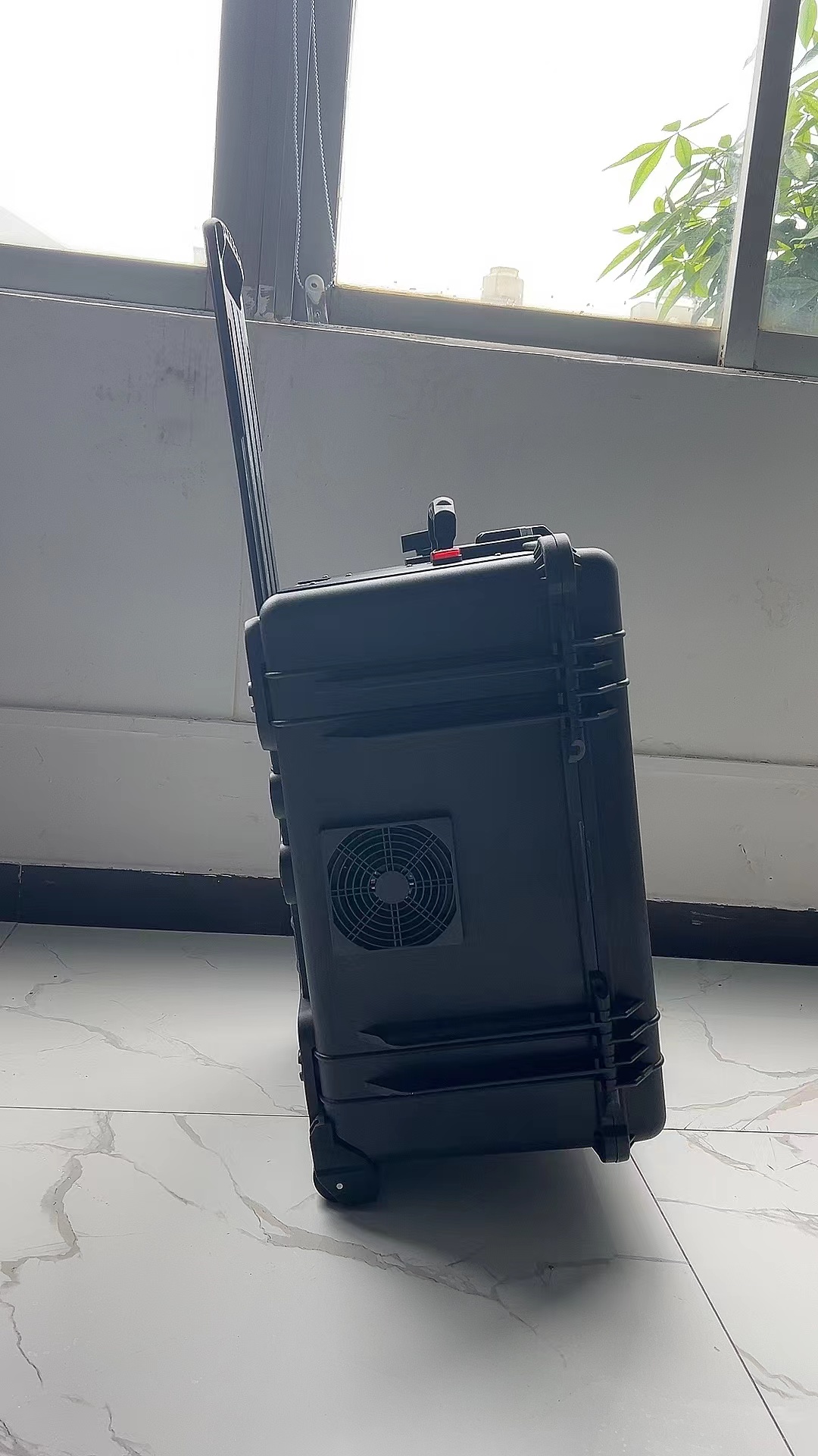 中卫手拉箱型移动通信干扰器